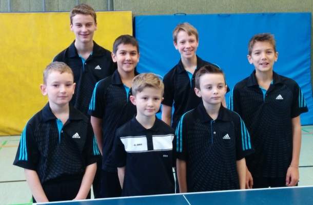 A- und B2-Schüler (von links) Tyler Berkemeier, Lukas Funke, Fabio Micke, Max Glimski, Nils Brinkmann, Florian Seitz und Luca Micke.